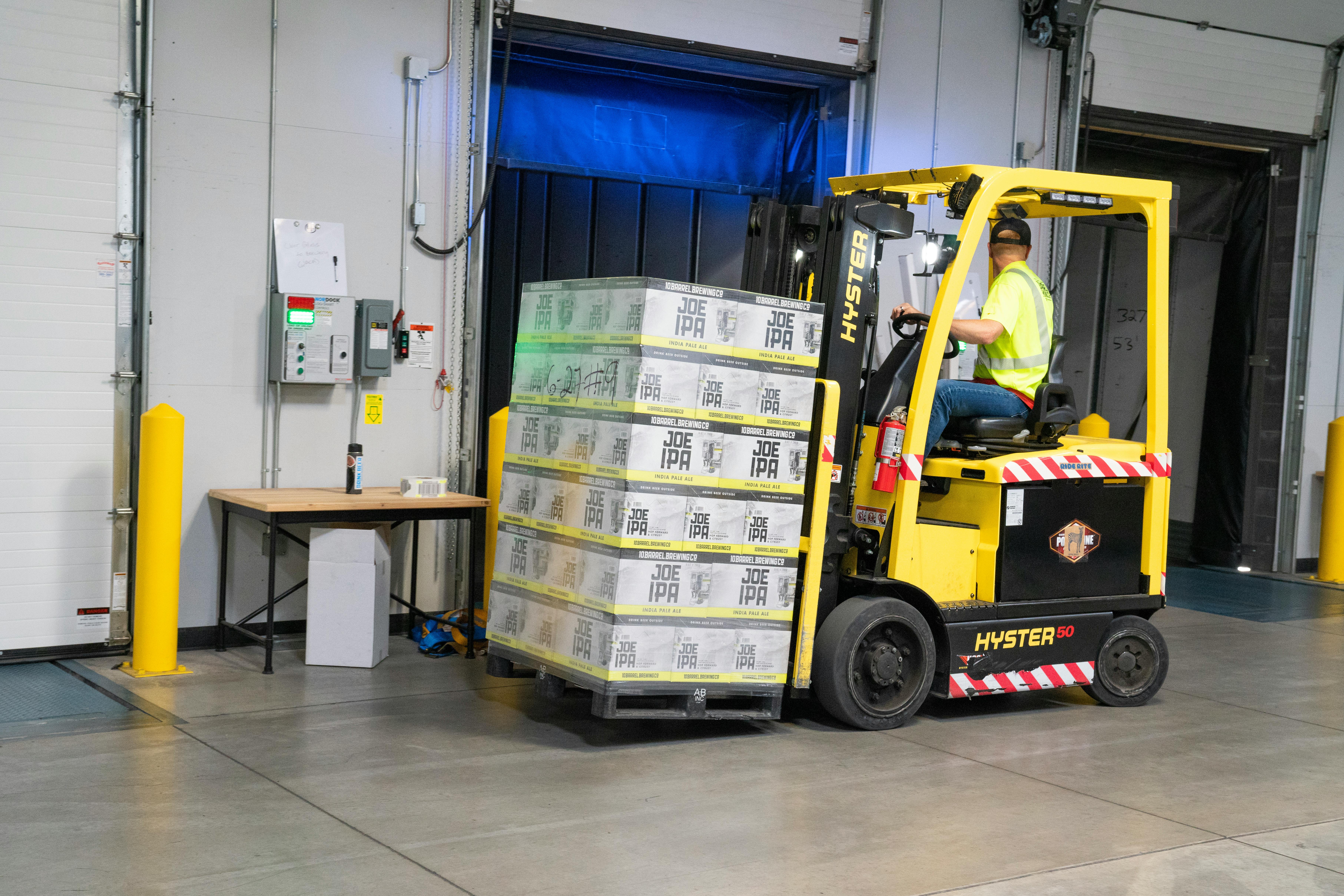 Top 5 des erreurs à éviter quand on utilise un chariot élévateur près des racks de stockage