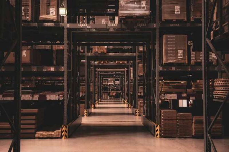 Comment monter des lisses de rack à palettes ?